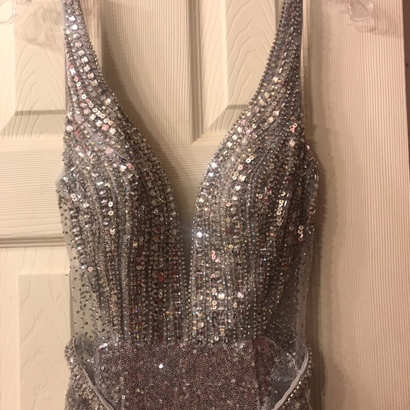 Beautiful studded, sequin, mermaid dress - Picture 3 of 8